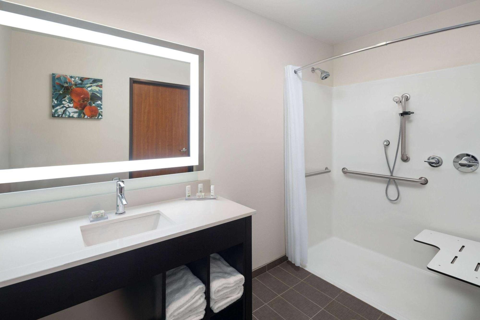 La Quinta Inn & Suites By Wyndham Wenatchee Ngoại thất bức ảnh